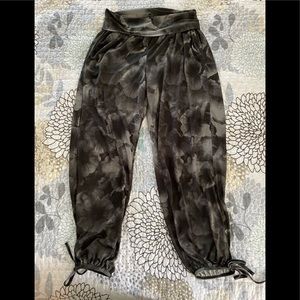 Onzie flowy pants, size S/M